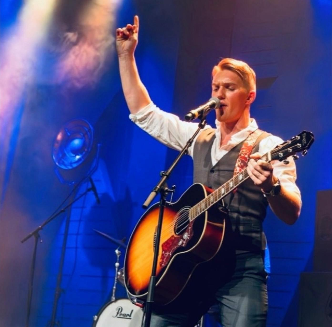 Edgar M Roe Book Edgar M - Gitarist og sanger fra Trondheim
