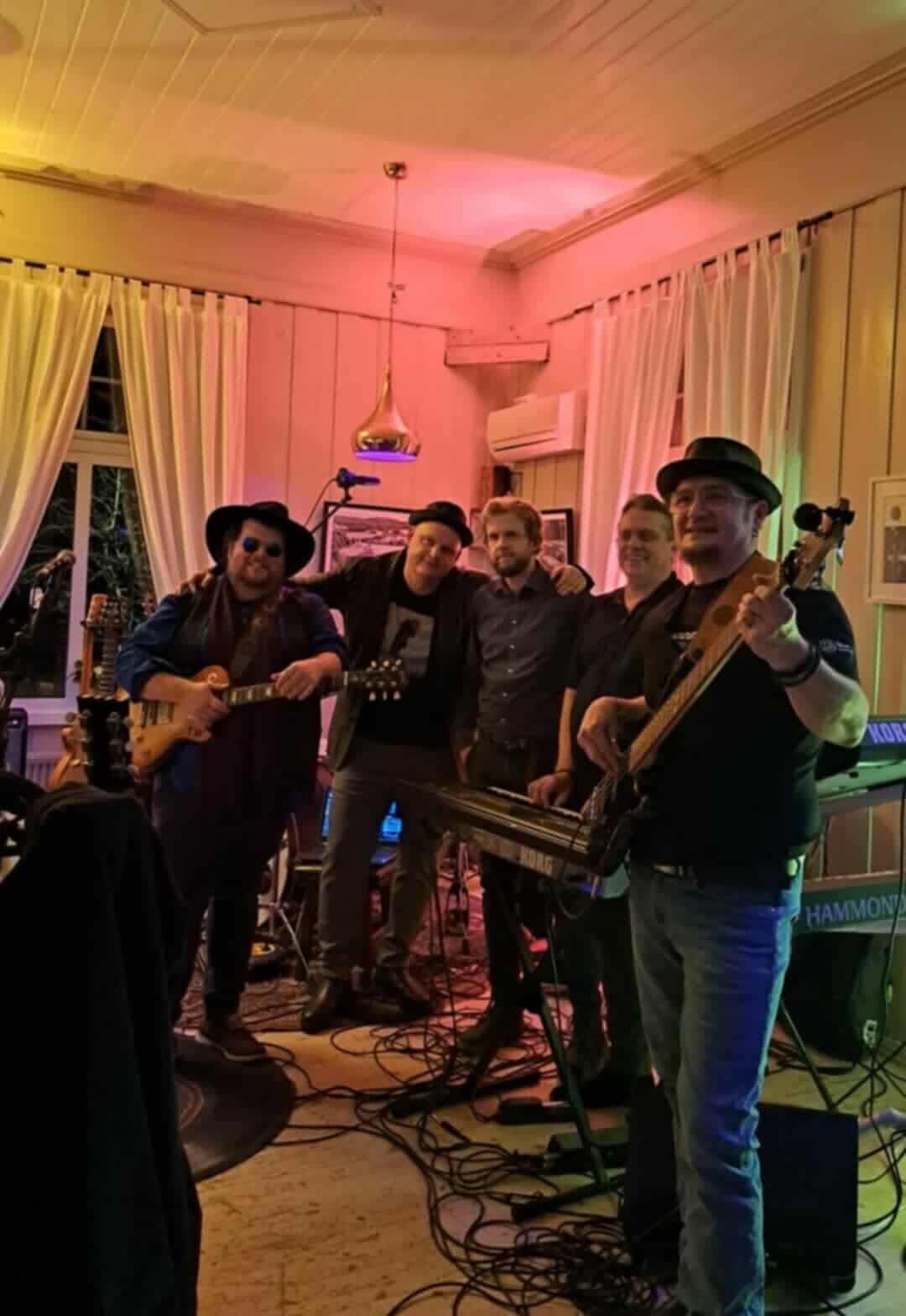 Thomas Warenfors & The Oversize Load Credits: