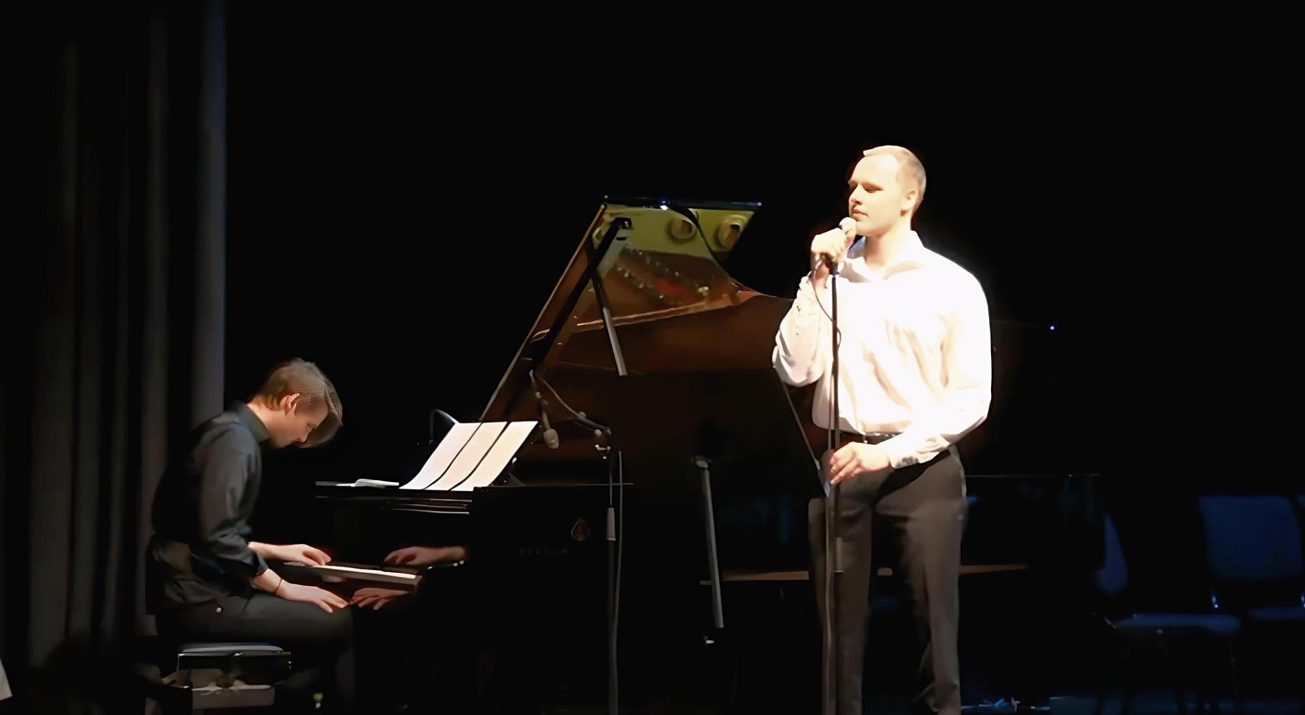 Vokal/piano duo Adrian E. Wassvik og Matias S. Christoffersen Credits: